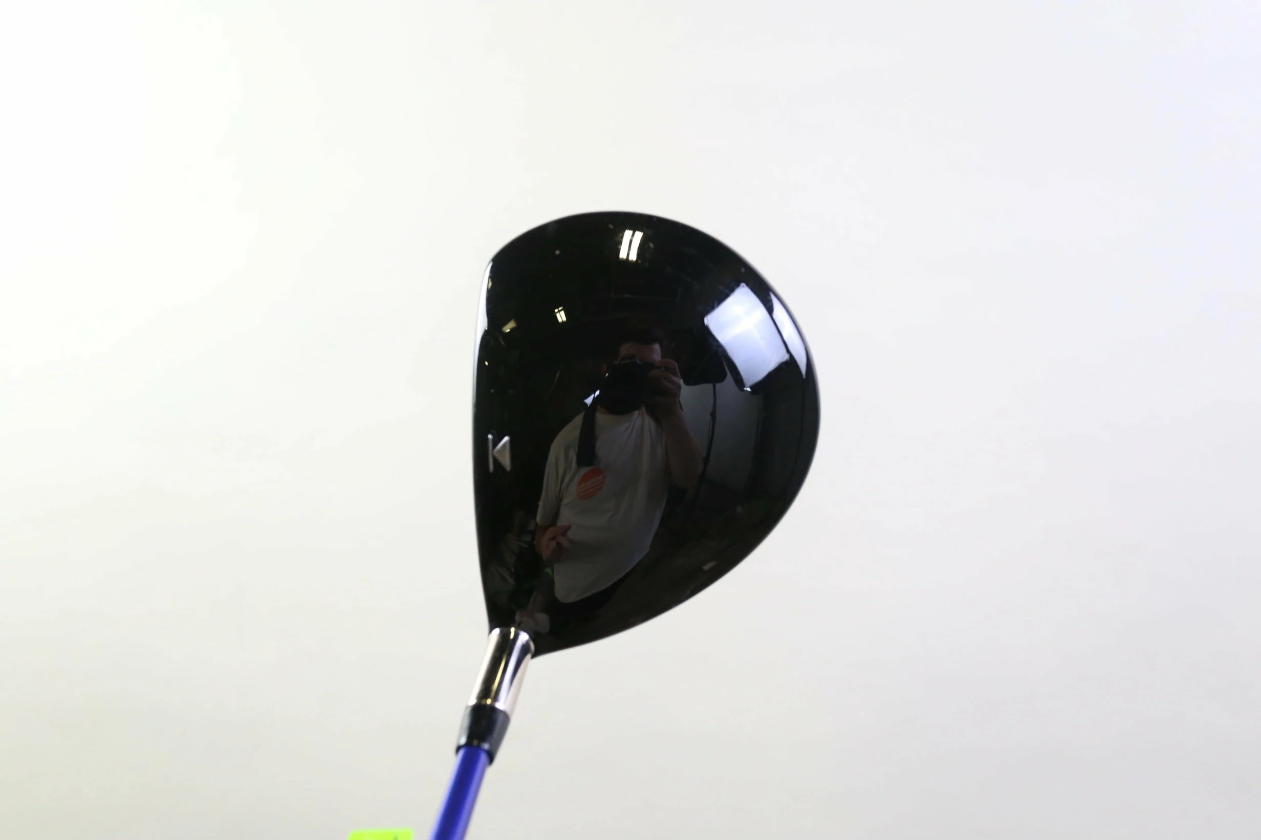 Titleist 907 D2 Driver - Right-Handed - 10.5 Degrees - Regular Flex - Image 7