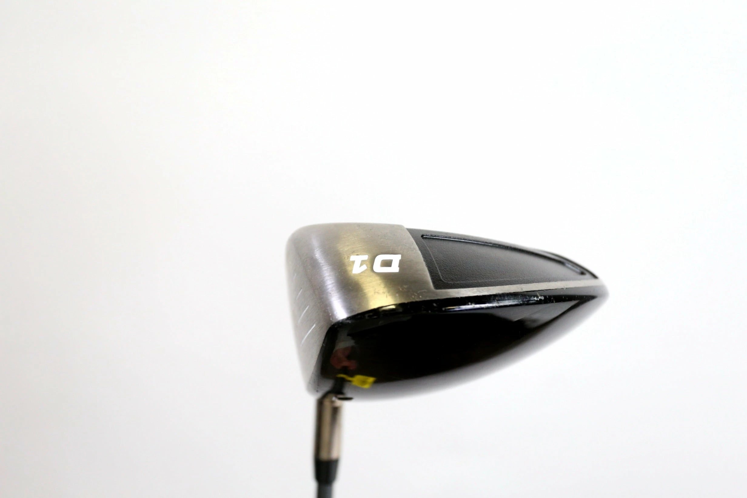 Titleist 907 D1 Driver - Right-Handed - 10.5 Degrees - Regular Flex - Image 5